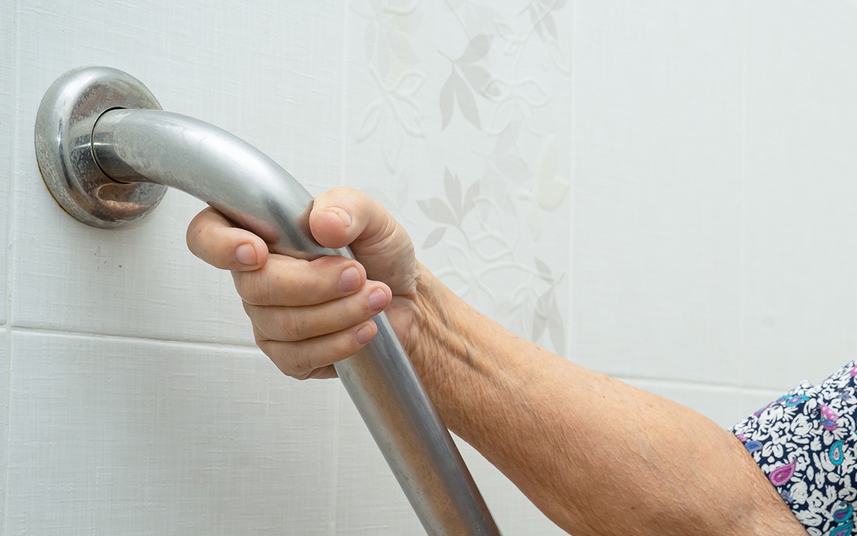Bathroom grab bar for seniors